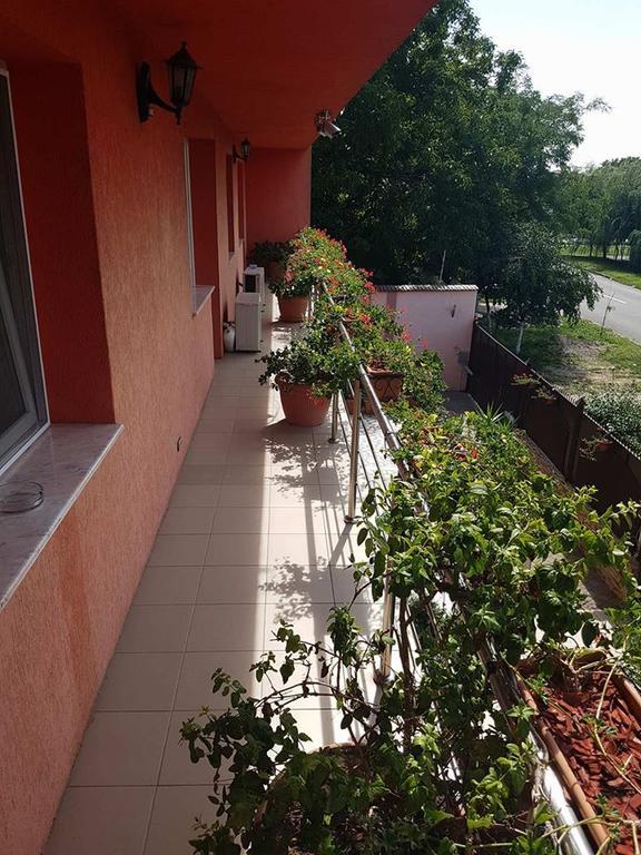 Hotel Onalisa à Arad Extérieur photo
